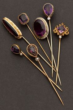 I would love to have a sweet of these amethyst hat pins displayed in a velvet pillow---just for decoration. They are beautiful! Bijoux Art Nouveau, Amethyst Gold, Stick Pins, Hat Pins, Men's Jewelry, Vintage Jewellery, Hats Vintage, Bling Bling, Cute Jewelry