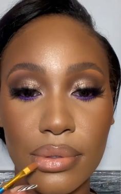 Soft Makeup On Brown Skin, Dark Skin Editorial Makeup, Color Eyeshadow Looks Black Women, Makeup For Purple Dress, Eyeshadow For Black Women, Spring Eyeshadow Looks, Stunning Eye Makeup, Birthday Makeup Looks, Purple Eyeliner