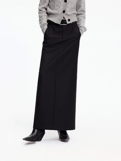 MO&Co. Women's Back Slit Wool Blend Black Maxi Skirt features straight cut Edge Outfits, Classic Edgy Outfits, Straight Maxi Skirt, Office Aesthetic, Dramatic Classic, Pockets Design, Black Maxi Skirt, Stylish Skirts, Cozy Knit