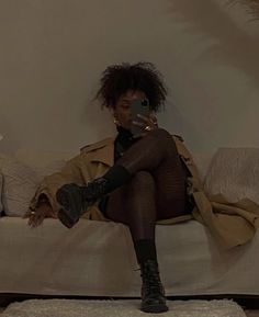 Black Women Turtle Neck Outfit, Trench Coat Black Women, Turtleneck Outfit Black Woman, Fall Outfits Aesthetic Black Women, Fall Aesthetic Black Women, Turtleneck Dress Outfit, Black Trench Coat Outfit, Outfits With Tights, Black Feminine Outfit