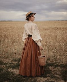 Prairie Outfits Women, 1800 Outfit Aesthetic, 1800 Woman Fashion, Vintage Farmgirl Outfits, 1890 Womens Fashion, Cute Farming Outfits, Village Outfit Aesthetic, 1890s Fashion Poor, Colonial Fashion Women