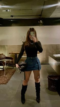 After Party Outfit Night, Jean Skirt And Boots Outfit, Grey Skirt Outfit Black Women, Outfit Botas Vaqueras, Concert Outfit Ideas Night, Outfits Cena, Fuerza Regida Concert Outfit, Outfit Buchona, Cute Club Outfits