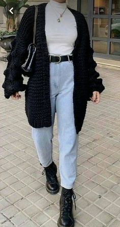 Cute Fall Outfits Doc Martens, Cardigan And Mom Jeans Outfit, Doc Martens Mom Jeans Outfit, Doc Marten Jeans Outfit, Cozy Edgy Outfits, Oversized Black Cardigan Outfit, Outfits Grunge Invierno, Monochrome Aesthetic Outfits, Grunge Mom Outfits