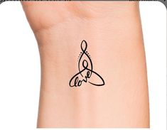 a small tattoo on the wrist that says cor in cursive writing,