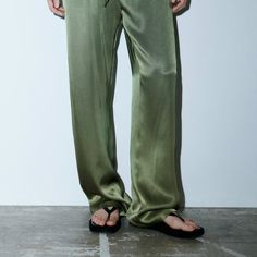 Nwt Viscose Elegant Green Relaxed Fit Pants, Zara Green Ankle-length Wide Leg Pants, Zara Elegant Green Bottoms, Zara Loungewear Pants, Zara Straight Loungewear Pants, Zara Green Wide Leg Bottoms, Zara Summer Loungewear Pants, Summer Zara Pants For Loungewear, Zara Trousers For Loungewear