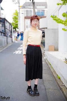 Dr Martens Mary Jane Outfit, Mary Jane Outfit, Mary Janes Outfit, Sweater Midi Skirt, Harajuku Girl, Dr Martens Outfit, Asian Streetwear, Harajuku Fashion Street, Harajuku Girls