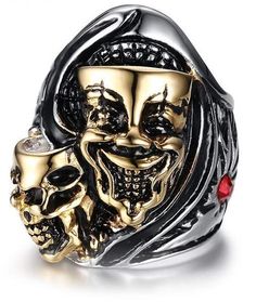 Learn how to hide your emotions and manipulate your interlocutors to get them where you want them! such power requires a certain amount of skill. you will be able to wear this double-sided skull ring. Are you a fan of The Joker?Probably yes,right ?This skull rings stainless steel will for sure catch your attention with it’s an amazingly detailed mask in the middle and the skull on its right side.The gold and black mix is one of the best with the little red crystal on both sides,this ring is all Biker Rings Mens, Skull Rings, Punk Design, Biker Jewelry, Gold Skull, Biker Rings, Gothic Rings, Estilo Punk, Vintage Gothic