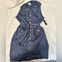 New, With Tags Blue V-neck Denim Dress For Work, Elegant Blue Denim Dress With Button Closure, White Tiered Dress, White Skater Dresses, White Sleeveless Dress, Printed Bodycon Dress, Dress Shirt Sleeves, Racerback Dress, Half Sleeve Dresses