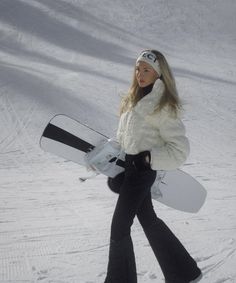 Ski Outfit Ideas, Cute Ski Outfits, Ski Outfit For Women, Ski Fits, Artist Hue, Winter Vacation Outfits, Ski Trip Outfit, Shea Marie, Stylish Business Casual