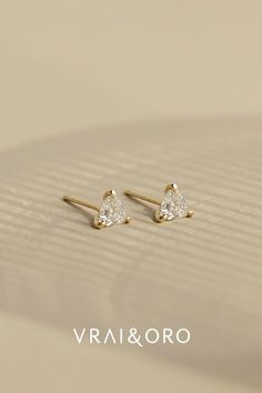 Simple Gold Diamond Earrings, Simple Earing, Simple Diamond Earrings, Trillion Diamonds, Bracelets For Sale, Jewelry Drawing, Rose Gold Studs, Tiffany Jewelry, Jewelry Essentials