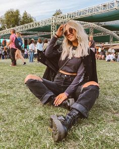 Grunge Inspired Outfits, Festival Outfits Winter, Rainy Festival Outfit, Outdoor Festival Outfit, Indie Grunge Outfits, Cold Festival Outfit, Kelsey Diprima, Cute Grunge Outfits, Rock Festival Outfit