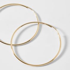 An essential style for your jewelry collection. Perfect for an everyday look and chic enough for a special occasion. Lightweight and comfortable to wear, these endless hoops are a classic staple for every jewelry box. 14kt Gold, Gold Style, Wedding Shop, Everyday Look, Gold Earrings, Gold Color, Jewelry Box, Jewelry Collection, Special Occasion