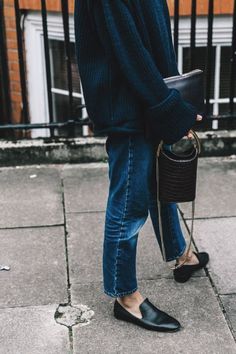 Bootcut Jean, Looks Street Style, Looks Black, 가을 패션, Fashion Mode, Looks Style, Mode Inspiration, Fall Sweaters, Dark Denim