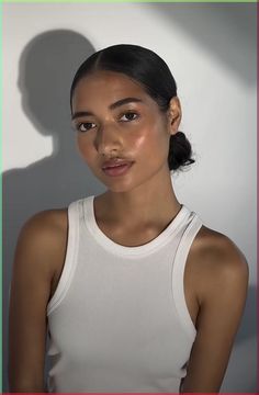 Fresh Face No Makeup, Natural Glowy Makeup Brown Eyes, Natural Minimal Bridal Makeup, No Makeup Looks Natural, Soft Natural Makeup Looks, No Mascara Makeup Look, No Makeup Makeup Look Natural, No Make Up Makeup, Profile Shoot