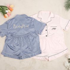 Introducing our Handmade Bridesmaid Pajama Set, the perfect ensemble for your bridal party to relax in style and comfort. Made from soft crepe material, these pajamas are designed to provide a luxurious and lightweight feel. The set includes a sleep shirt and bottoms, with the option to choose from different sleeve lengths and bottoms styles. If you don't specify a font style, we will default to default font 1 - Customized items are non-returnable. Please see the product image above for clothing colours, sizes and measurements. Choose according to the length of the clothes, bust, shoulder width, pants waist and hips. The highlight of these pajamas is the stylish neckline, adorned with contrast piping that adds a touch of elegance. Additionally, the cuffs of the pajamas also feature piping, Bridesmaid Pajama, Bridesmaid Pajamas, Bridesmaid Pajama Set, Bridal Pajamas, Bridesmaid Pyjamas, Personalized Pajamas, Crepe Material, Matte Fabric, Sleep Shirt