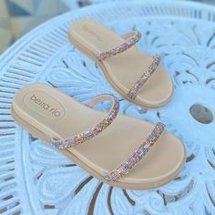 Girls Shoes Teenage, Latest Ladies Shoes, Trendy Slippers, Crocs Fashion, Crochet Baby Sandals, Pretty Sandals, Dr Shoes, Fashion Shoes Heels, Fashion Shoes Sandals