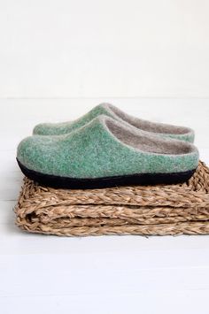 Felt warm women wool slippers green color mixed with natural beige color. Material that we use is high quality sheep's wool. Felt house slippers are felted using soap and warm water. No chemicals added. Soft slippers are warm comfy and cozy. Wool protects your feet from overheating so no sweat guaranteed. Give your feet some nice moments to relax with these hygge wool slippers. Slippers color is blush green mixed with natural no colored beige color. Sole: Suede leather (navy blue color). SOLE: T Felted Shoes, Felted Wool Slippers, Wool Clogs, Felt House, Felt Slippers, Diy Slippers, Wool Shoes, Wool Felting, Nuno Felt