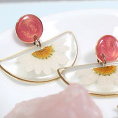 These large pressed daisy statement dangle earrings feature real daisies cast in resin. The topmost stud of the earring can be customized to suit your taste, including (in order of color select photo): 1. Blue 2. Mint 3. Yellow 4. Blush 5. Bright Pink 6. Burgundy 7. Black 8. Gray 9. Purple 10. Lavender 11. White 12. Teal 13. Forest Green ❃ MATERIALS: - brass - non-toxic resin - hypoallergenic, implant-grade titanium earring pins - silicone and stainless steel push backs - a real pressed daisy - White Birth Flower Drop Earrings, White Birth Flower Earrings, White Dangle Flower Earrings For Birth Month, White Dangle Earrings With Birth Flower, White Dangle Birth Flower Earrings, White Birth Flower Dangle Earrings, White Pressed Flower Round Earrings, White Round Pressed Flower Earrings, April Birth Flower