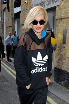 Rita Ora and Adidas Just Announced an Awesome New Collab | TeenVogue.com Mode Old School, Mode Adidas, Jaket Denim, Look Adidas, Rita Ora, Sport Chic, Mein Style