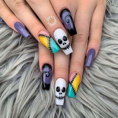 Cute Halloween Nails Simple Square, Halloween Nails Acrylic, Skull Nail Art, Halloween Nails Diy, Holloween Nails, Kutek Disney, Halloween Acrylic, Halloween Fest, Beautiful Halloween