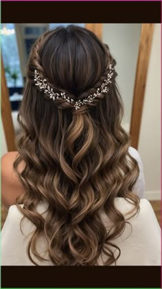 Best natural curly hair products 3c hair 4a hair low porosity hair Curly Bridal Half Updo, Wedding Curly Hairstyles Down, Prom 2024 Hairstyles, New Trendy Hairstyles, Blonde Styles, Unique Hair Styles, Simple Prom Hair, Step By Step Hairstyles, Long Hair Wedding Styles