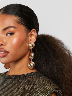 Subtle Sophistication, Quite Luxury, Timeless pieces Quite Luxury, Bubble Earrings, Natural Hair Styles Easy, Natural Hair Inspiration, Hair Crush, Drop Earring, Wavy Hair, Hair Goals