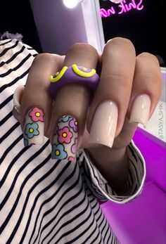 Pink Retro Nail Art, Retro Acrylic Nails, Short Nails French, Short Nails Manicure, Manicure 2023, Nails French Manicure, Manicure Aesthetic, Trendy Manicure, Retro Nails