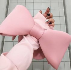 Item Type: Clutch Gender: Women Material: Polyester Size: 26 x 30 x 14 cm Bow Size: 37 x 17 cm Zipper Closure Inside Pocket Bow Handle Package Includes: 1 x Pc Bow Purse, Bags Cute, Bow Clutch, Party Handbags, Bow Bag, Party Clutch, Tarzan, Designer Shoulder Bags, Clutch Bags