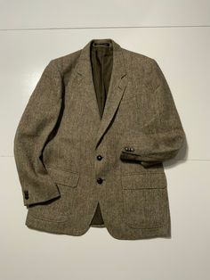 Vintage Harris Tweed English House Wool Sportscoat Blazer Jacket Overcoat. Size 52L. Condition is used. Measures approximately: chest: 46 inches around (23 inches pit to pit), shoulder to hem line: 31 inches, shoulder seam to cuff: 26 inches. Two button coat. Great buy Thanks for looking. Classic Sport Coat With Herringbone Pattern For Fall, Classic Herringbone Sport Coat For Fall, Classic Tweed Sport Coat With Lapel Collar, Casual Tweed Jacket With Notch Lapel, Winter Tweed Blazer With Pockets, Casual Single Breasted Tweed Sport Coat, Tweed Sport Coat With Notch Lapel And Pockets, Casual Tweed Sport Coat For Winter, Casual Tweed Sport Coat For Business