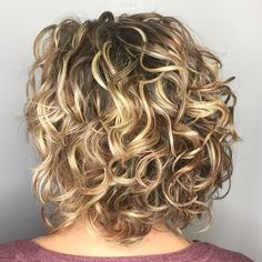 Obličejové Masky, Blonde Balayage Bob, Curly Hair Photos, Medium Curly Hair Styles, Short Curly Bob, Penteado Cabelo Curto, Curly Hair Cuts