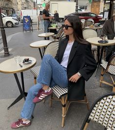 Burgundy Sneakers Outfit, Red Sneakers Outfit, Looks Adidas, Maroon Outfit, Adidas Outfit Shoes, Trainers Outfit, Brunch Outfits