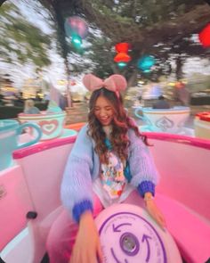 Pic Pose Ideas, Disneyland Aesthetic Outfit, Pink Blue Aesthetic, Emily Nelson, Disney Trip Outfits, Disney Outfits Women