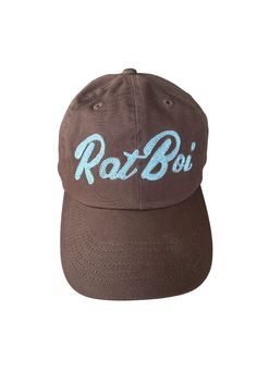 DESCRIPTION LIMITED RAT BOI xx SQUEAKSCHAINSTITCH DAD HAT COLLABORATION (read more about Isaac on our blog) Our varsity hat is inspired by the sports nostalgia - think the sand lot, a league of their own, and vintage varsity letterman jackets. We teamed up with Ventura born and raised chainstitch artist, Isaac, aka SQUEAKSCHAINSTITCH to embroider our limited varsity hat. Isaac uses a 1920s cornely post bed chainstitch machine to handmake every hat so no two are alike. This machine not only is a vintage relic, there are very few of them left because they are no longer made in this style. These hats are available in limited quantities and once they are sold out, we will not be restocking them. This hat is loved by all - even Hozier was seen rocking it in recent concerts with Noah Kahan. 100% Brown Snapback Hat With Short Brim For Streetwear, Brown Dad Hat With Curved Brim, Brown Adjustable Sporty Hats, Brown Snapback Dad Hat For Streetwear, Brown Curved Brim Dad Hat For Streetwear, Brown Dad Hat For Streetwear, Casual Brown Snapback Hat With Short Brim, Brown Flat Brim Dad Hat, Retro Brown Dad Hat With Curved Brim