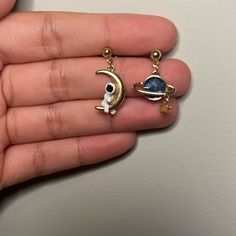 Unworn Dangle Star On Saturn Ring Saturn Ring, Saturn Earrings, Earrings Color, Blue Gold, Color Blue, Jewelry Earrings, Women Jewelry, Stars, Ring