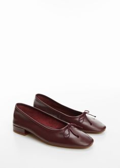 Leather ballet flats with bow - Woman | MANGO USA Korea Południowa, Bow Women, Kitten Heel Shoes, Leather Moccasins, Warm Undertone, High Leg Boots, Round Toe Heels, Leather Ballet Flats, Quilted Bag