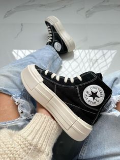 Tenis Converse, Mix Match Outfits, Shoes Heels Classy, Converse Run Star, All Stars Converse, Heels Classy, Black And White Aesthetic, Basic Outfits, Cute Shoes