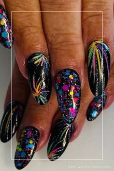 Firework Nails Festival Of The Arts Nails, Nail Firework Design, New Year Nail Color Ideas, Nail Art Designs New Years, Disney Firework Nails, Black 4th Of July Nails, Fireworks Nail Art, New Years Gel Nails Ideas, Christmas Lights Nail Art