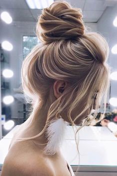 Unlock endless possibilities with our ultimate guide to hairstyles! Whether you're searching for everyday looks, elegant updos, or trendy braids, we've got you covered. Explore a variety of styles that cater to every hair type and occasion, from casual outings to formal events. Our easy-to-follow tutorials and expert tips will help you achieve stunning results at home. #Hairstyle #HairInspiration #BeautyTrends #HairCare #StylingTips Prom Hair Updos, Blonde High, High Bun, Trending Hairstyles, Hair Updo, Wedding Hairstyles For Long Hair, Messy Bun, Headband Hairstyles, Prom Hair