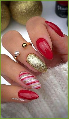 Pretty Festive Nail Colours & Designs 2020 : Gold and Red Christmas nails - fixmage.com #christmas #colours #designs #festive #fixmagecom #gold #nail #nails #pretty #red Pretty Festive Nail Colours & Designs 2020 : Gold and Red Christmas nails the cold-climate months are proper across the corner, and whether or not you may be going online from domestic for the the rest of 2020 or from time to time venturing into the office, locating the proper wintry weather outfit for paintings is key. But Festive Nail Colors, Red And Gold Nails, Candy Cane Nails, Red Christmas Nails, Gold Glitter Nails, Nails Gold, Christmas Nails Easy, Christmas Gel Nails, Nails Easy