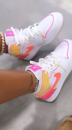 Trendy Shoes Sneakers, Nike Shoes Girls, Jordan Shoes Girls, All Nike Shoes, Shoes Trendy, Nike Air Shoes, Cute Nike Shoes