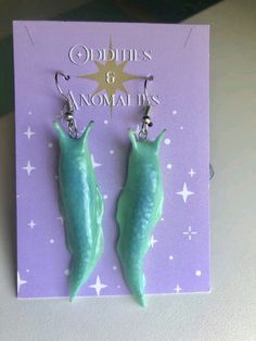 Worm Polymer Clay, Polymer Clay Slug, Creepy Clay Earrings, Weird Clay Earrings, Cool Clay Earrings, Clay Slugs, Unique Polymer Clay Ideas, Polymer Clay Ideas Aesthetic, Polymer Clay Bugs