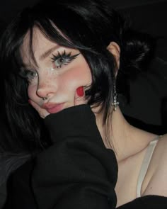 Egirl Makeup Looks, Gothic Eye Makeup, Egirl Makeup, Vampire Bride, Doll Eye Makeup, Bold Brows, Smoky Eyes, Aesthetic People