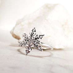 Snowflake Jewelry, Winter Jewelry, Trik Fotografi, Girly Jewelry, Sterling Silver Bands, Pretty Jewellery, Ring Sterling Silver, Stackable Rings