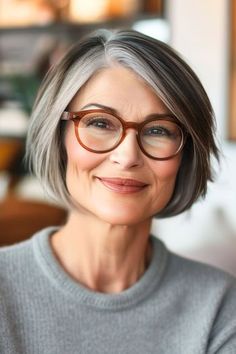 Jaw-Length Layered Bob Short Hairstyle For Women Over 60 With Glasses. Jaw Length Hair With Layers, Gray Bob Hairstyles Over 50, Bob Hairs, Valance Ideas, Haircut Gray Hair, Grey Bob Hairstyles, Mama Hair