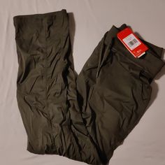 Nwt North Face Aphordite 2.0 Pant New Taupe Green *All Items Are Shipped From A Smoke Free Location *Colors May Vary Slightly From Photos Due To Lighting And Device Resolution *All Items Are With New Or Pre-Owned, Gently Used, Good Condition And Free From Flaws Unless Stated Otherwise The North Face Sports Bottoms With Pockets, The North Face Nylon Bottoms For Outdoor, The North Face Outdoor Bottoms With Elastic Waistband, The North Face Bottoms With Elastic Waistband For Outdoor, Casual Nylon Bottoms By The North Face, Fitted Pants With Elastic Waistband For Outdoor Activities, Sporty Hiking Pants, Hiking Athleisure Pants, Floral Joggers