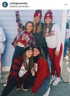 Looking for tailgate outfits? Check out these gameday outfits and gameday outfit ideas. Whether you're looking for college gameday outfits or tailgate outfits for the cold weather, you'll love these options. Cold Weather Game Day Outfit, Tailgate Outfits, Pinterest Baby, College Tailgate, College Tailgating, Day Outfit Ideas, Tailgate Outfit, Best Friend Photography, Game Day Outfit