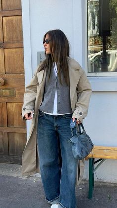 Fall Newyork Outfit, Model Off Duty Outfits Winter, Elevating Your Style, Fall Cool Outfits, Copenhagen Style Colorful, Copenhagen Style Autumn 2024, Uni Fall Outfits, Winter Outfit Paris, Effortlessly Cool Outfits