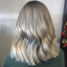 7 of the Best Colors to Cover Gray Hair | Wella Professionals Hair Color To Cover Grey, Light Blonde Hair Dye, Best Blonde Hair Color, Best Blonde Hair, Hair Glaze, Fine Hairstyles, Blonde Hair Dye, Wella Hair Color