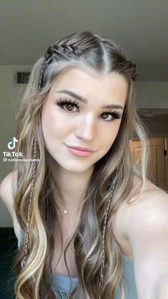 Hairstyles For Greece Hair, Filmy Vintage, Square Face Hairstyles, Front Braids, Tousled Hair, Honey Blonde Hair, Peinados Fáciles Para Cabello Corto, Hair Tutorials For Medium Hair, Hair Stylies