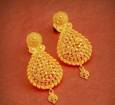 Traditional Gold Earrings, Latest Earrings Design, Gold Earrings Indian, Gold Jhumka Earrings, Gold Jewellry, Gold Earrings Models, Gold Bridal Jewellery Sets, Gold Bridal Earrings